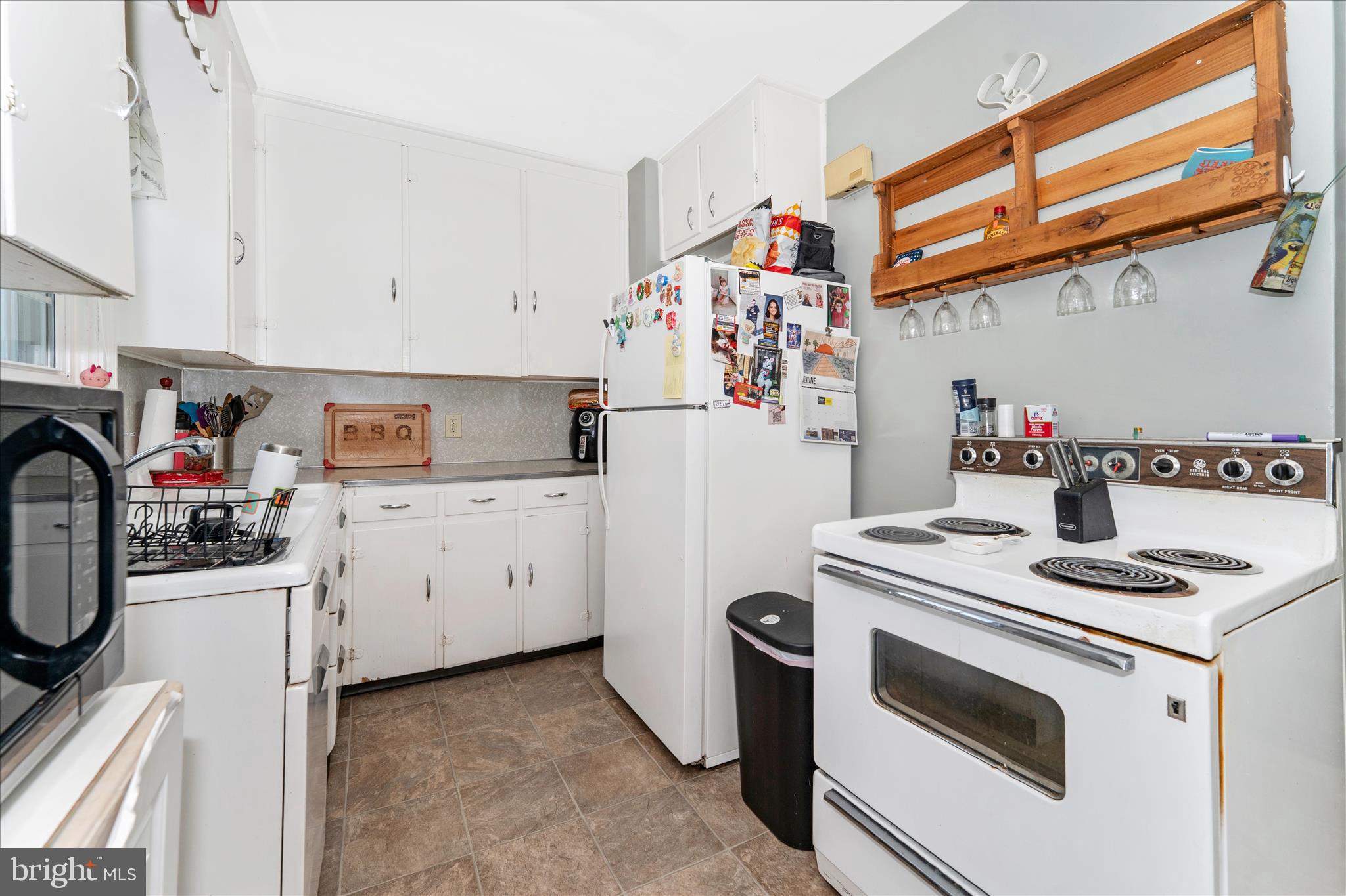 1052 FAIRVIEW ROAD