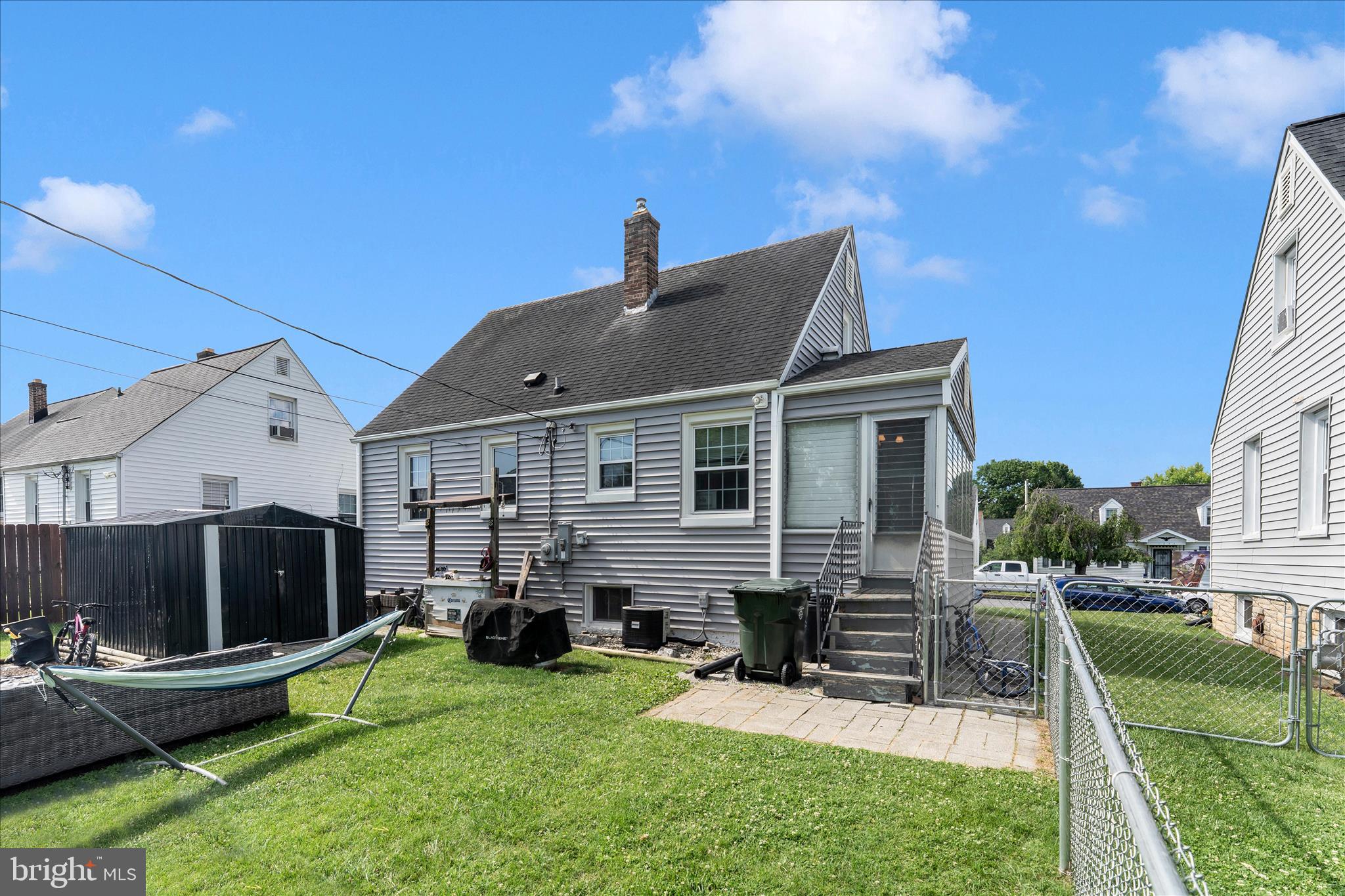 1052 FAIRVIEW ROAD