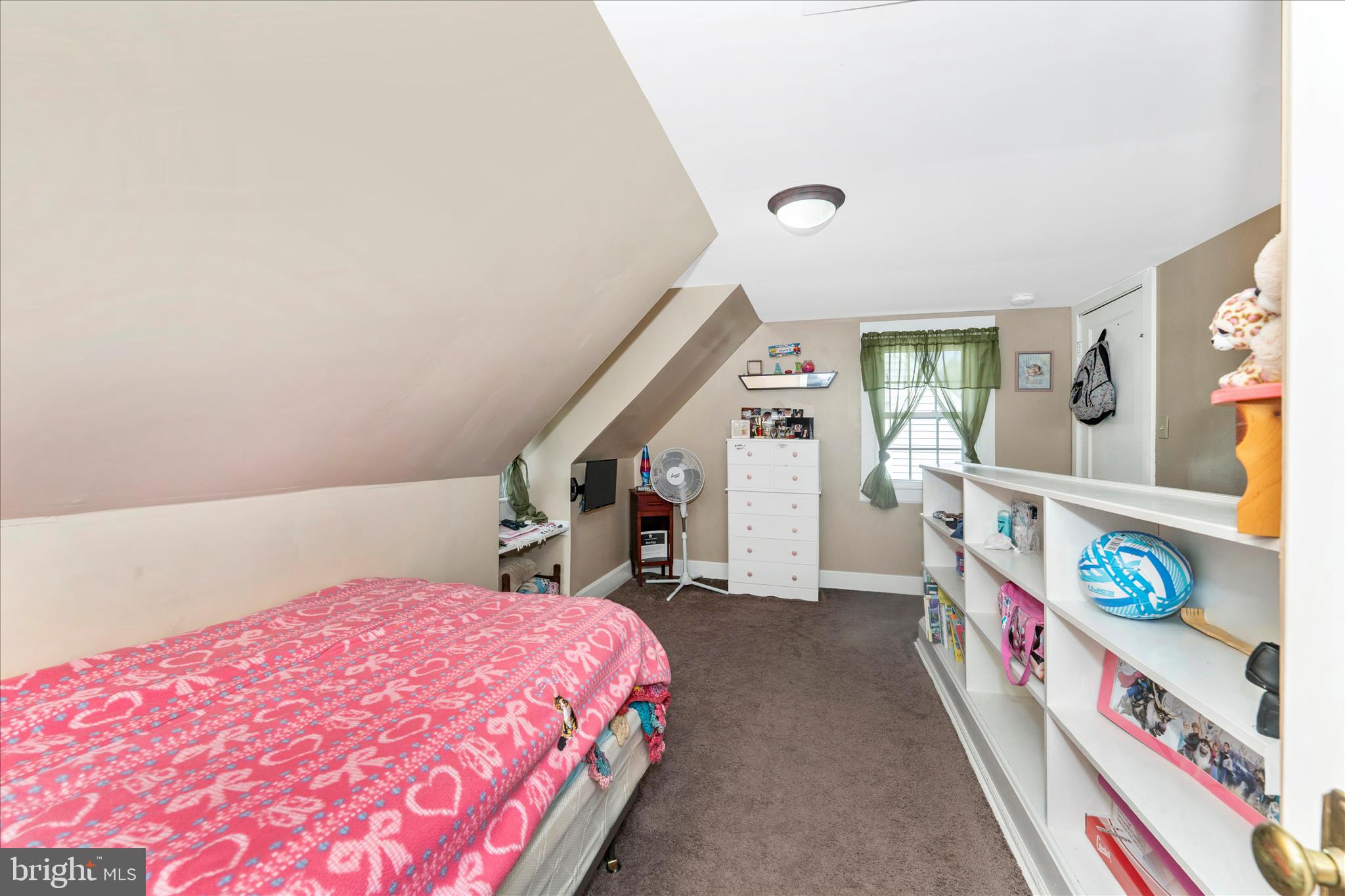 1052 FAIRVIEW ROAD