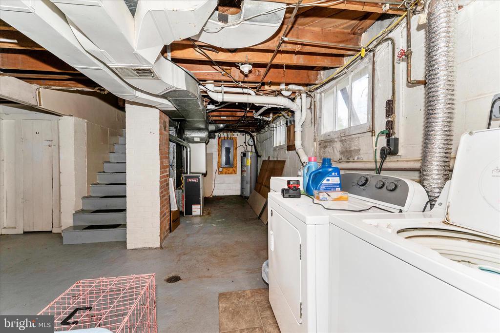 1052 FAIRVIEW ROAD
