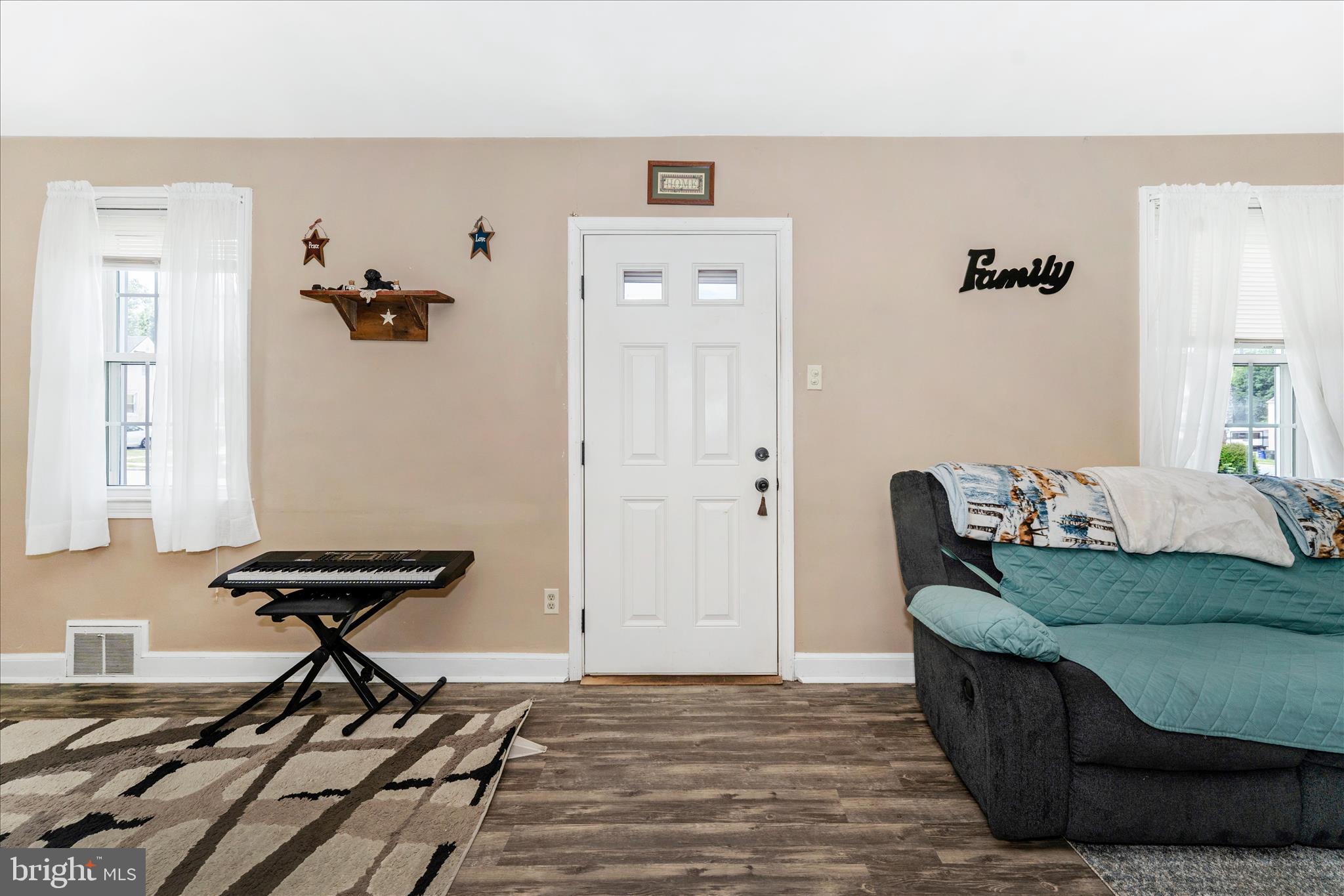 1052 FAIRVIEW ROAD