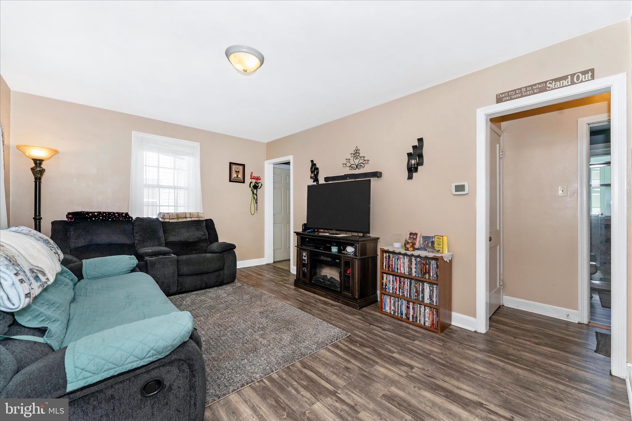 1052 FAIRVIEW ROAD