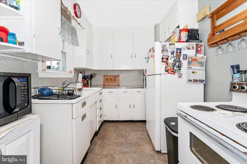 1052 FAIRVIEW ROAD
