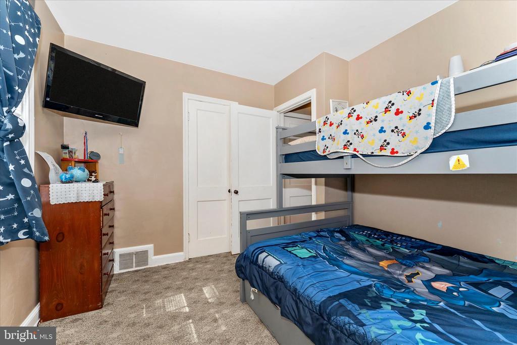 1052 FAIRVIEW ROAD
