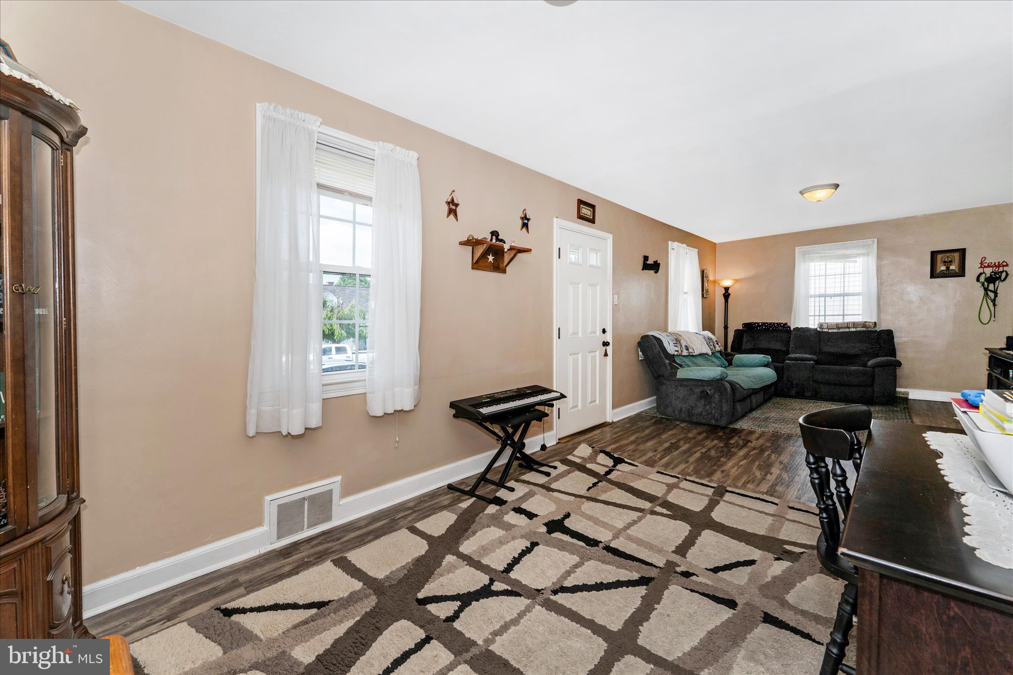 1052 FAIRVIEW ROAD
