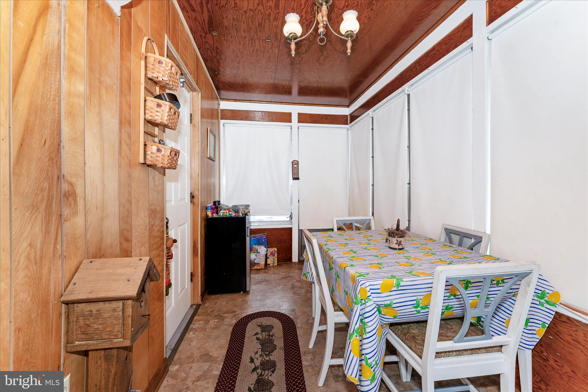 1052 FAIRVIEW ROAD