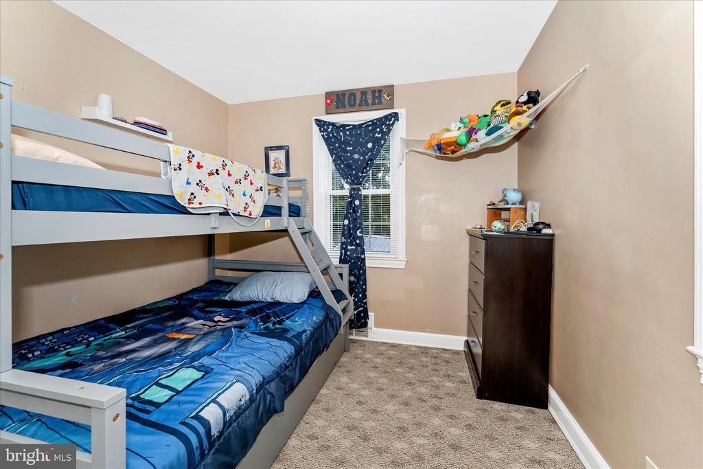 1052 FAIRVIEW ROAD
