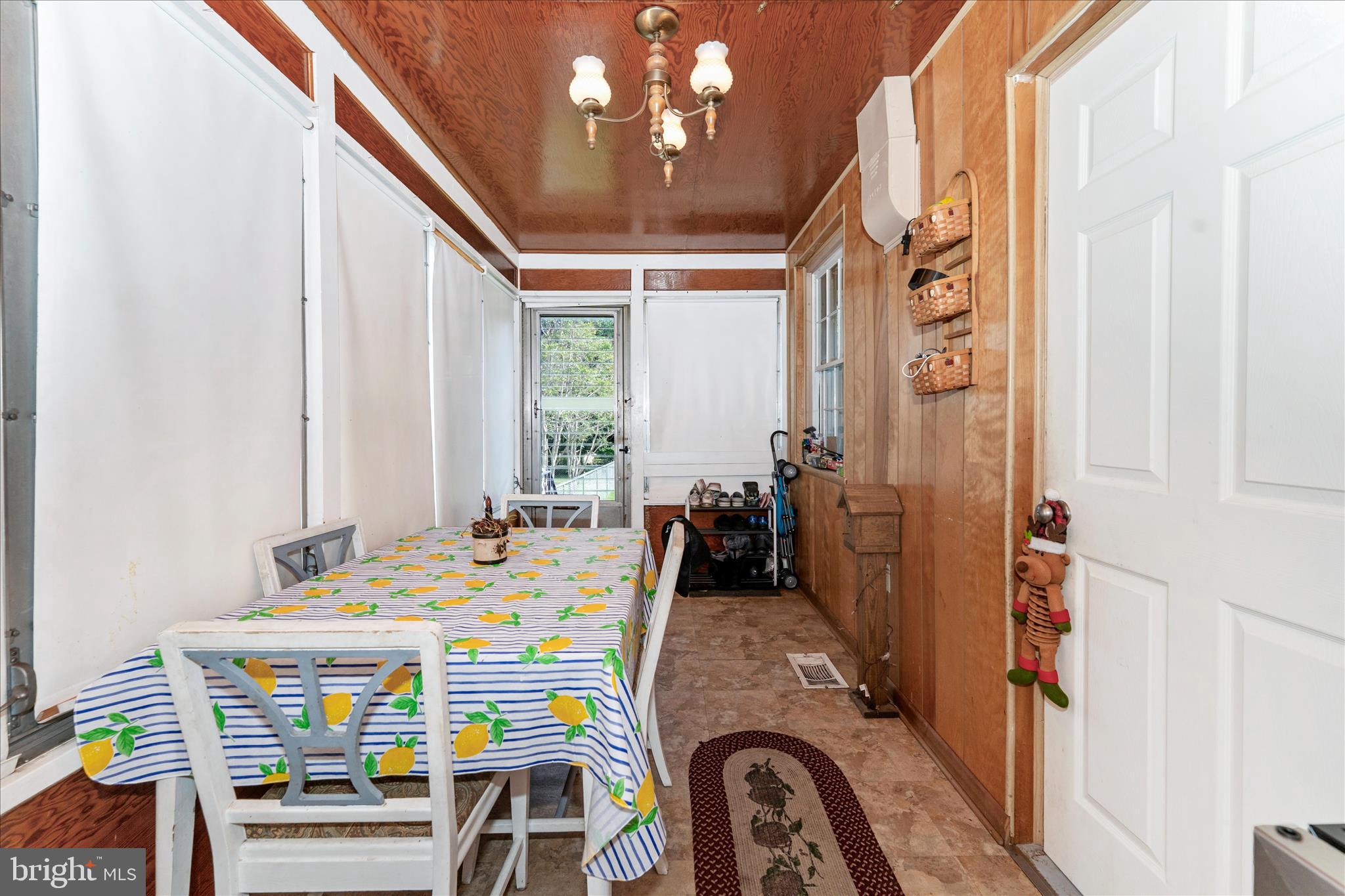 1052 FAIRVIEW ROAD