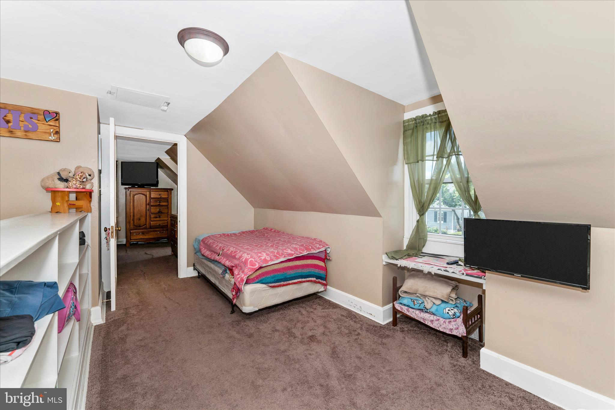 1052 FAIRVIEW ROAD