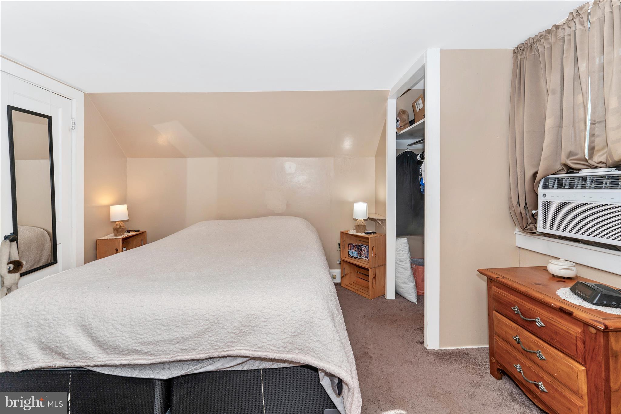 1052 FAIRVIEW ROAD