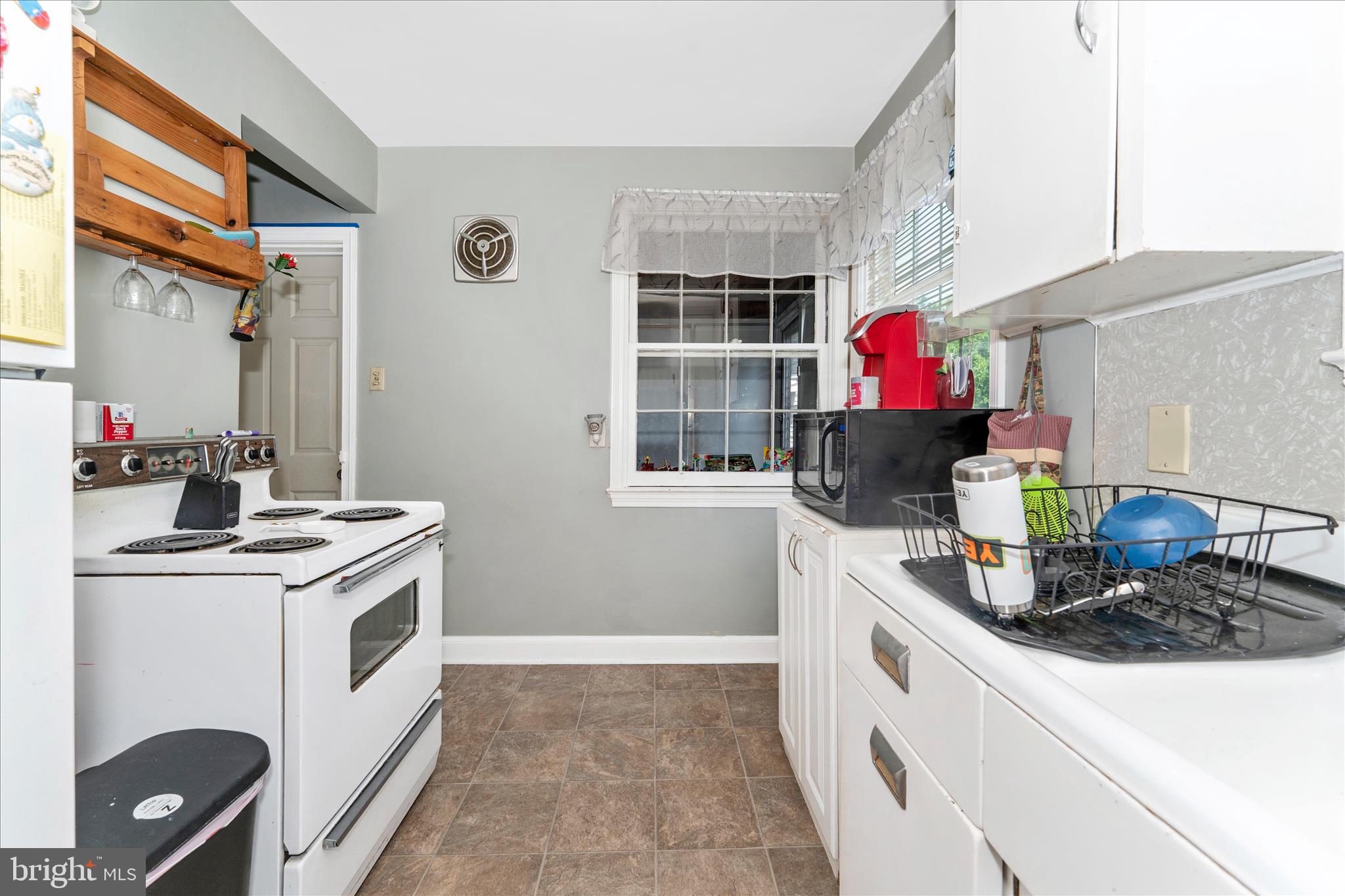 1052 FAIRVIEW ROAD