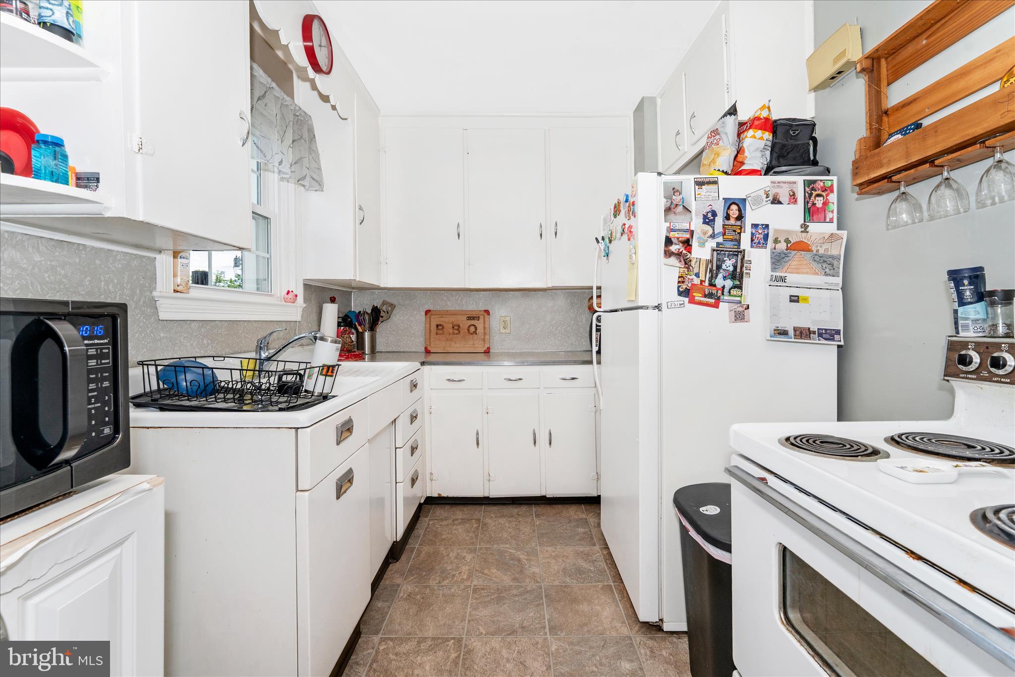 1052 FAIRVIEW ROAD