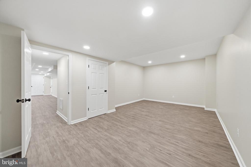 5325 HOLLOW TREE LANE