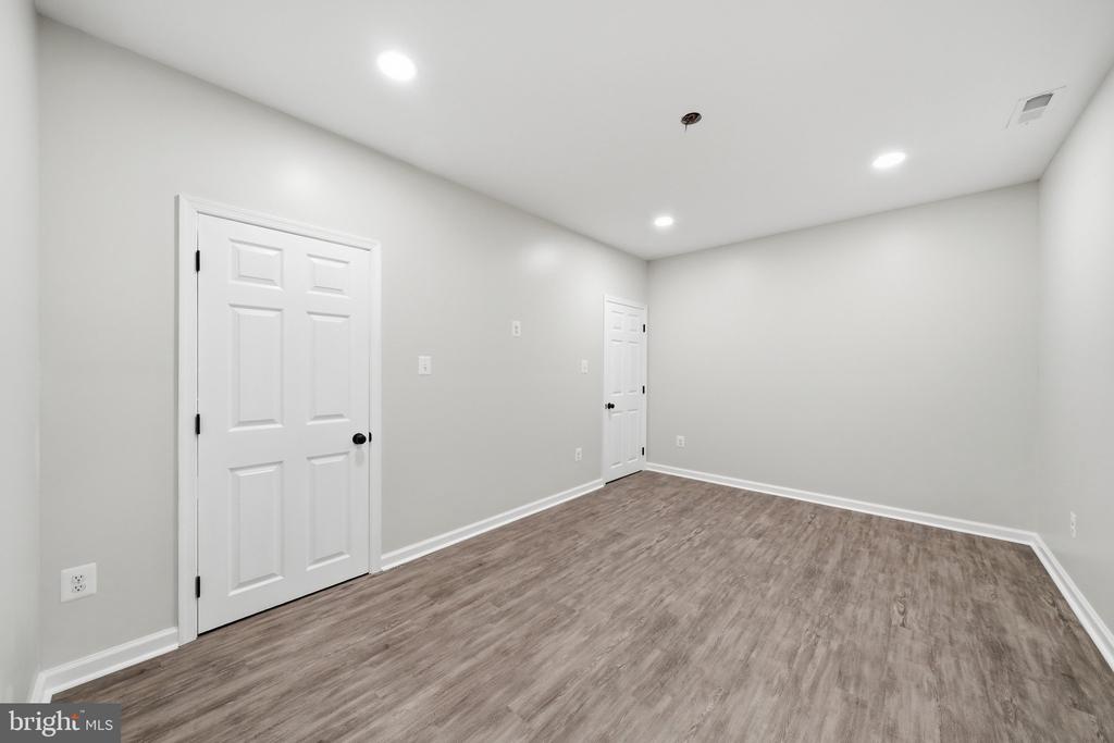 5325 HOLLOW TREE LANE