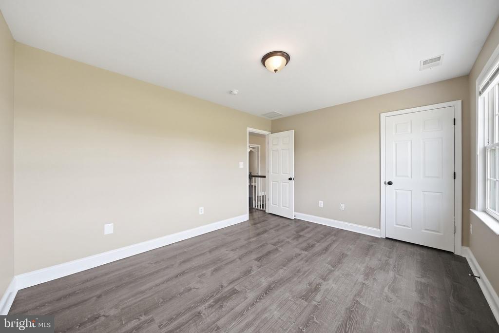 5325 HOLLOW TREE LANE