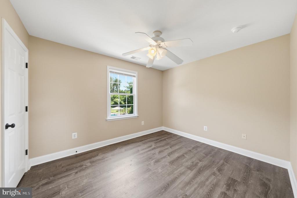 5325 HOLLOW TREE LANE