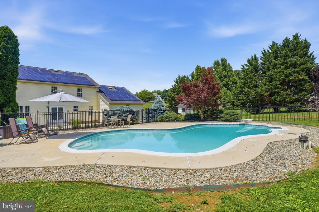 5325 HOLLOW TREE LANE