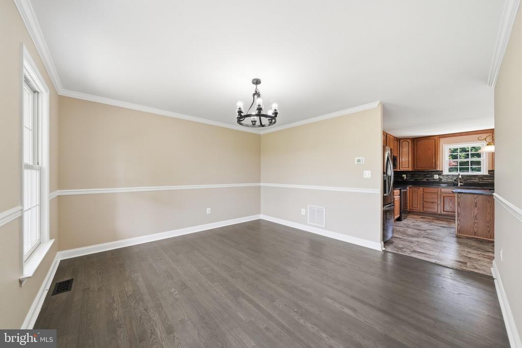 5325 HOLLOW TREE LANE