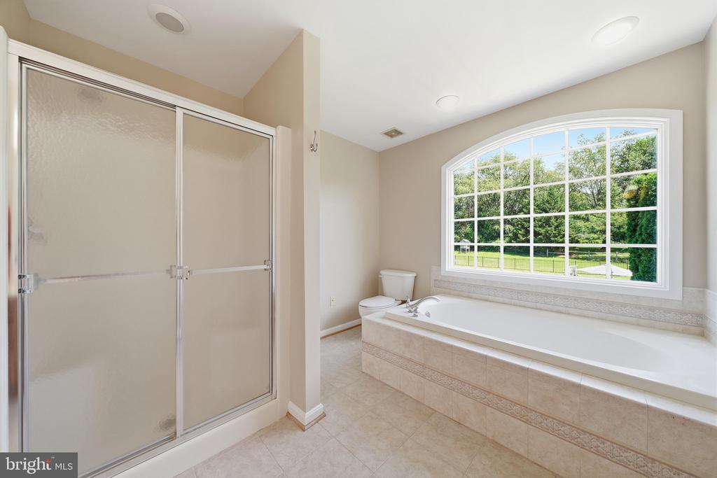 5325 HOLLOW TREE LANE