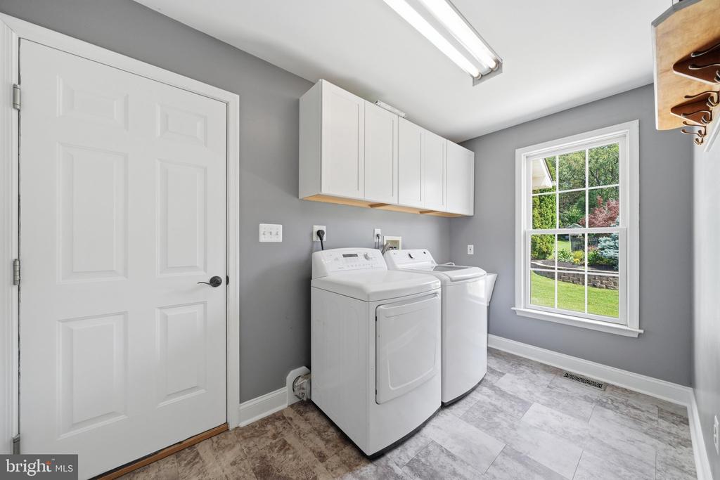 5325 HOLLOW TREE LANE