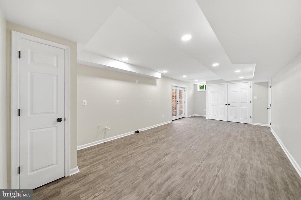 5325 HOLLOW TREE LANE