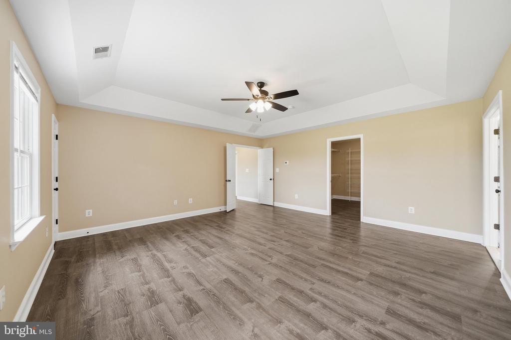 5325 HOLLOW TREE LANE