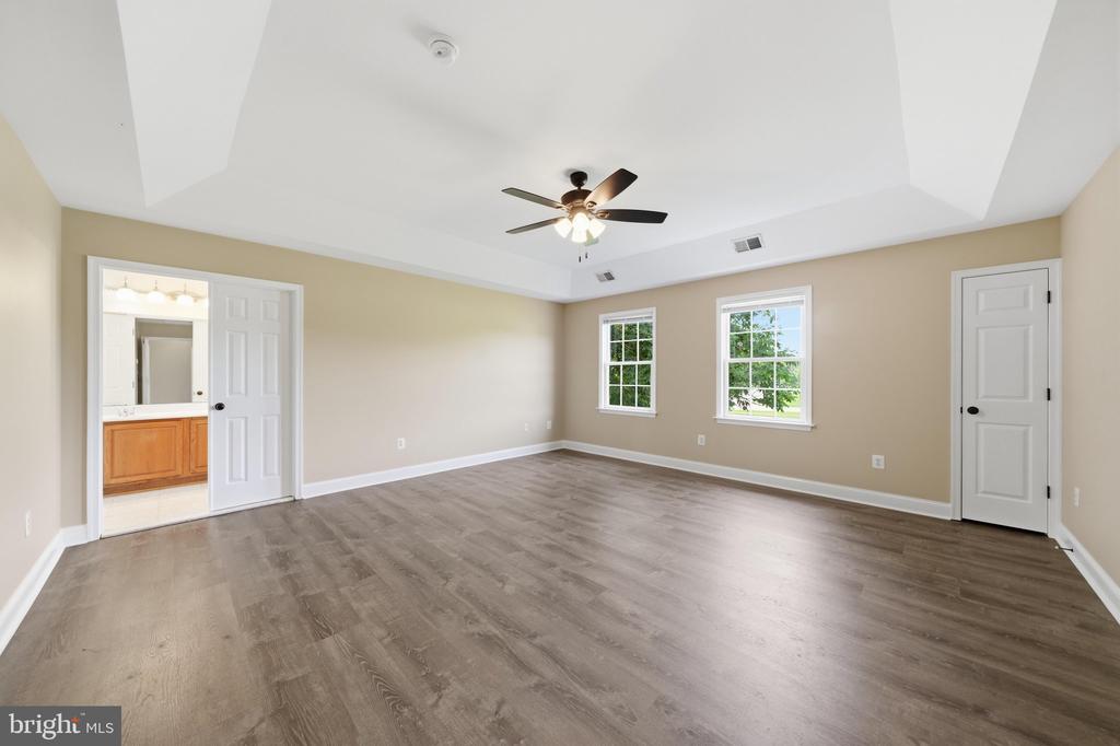 5325 HOLLOW TREE LANE