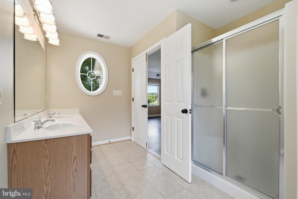 5325 HOLLOW TREE LANE