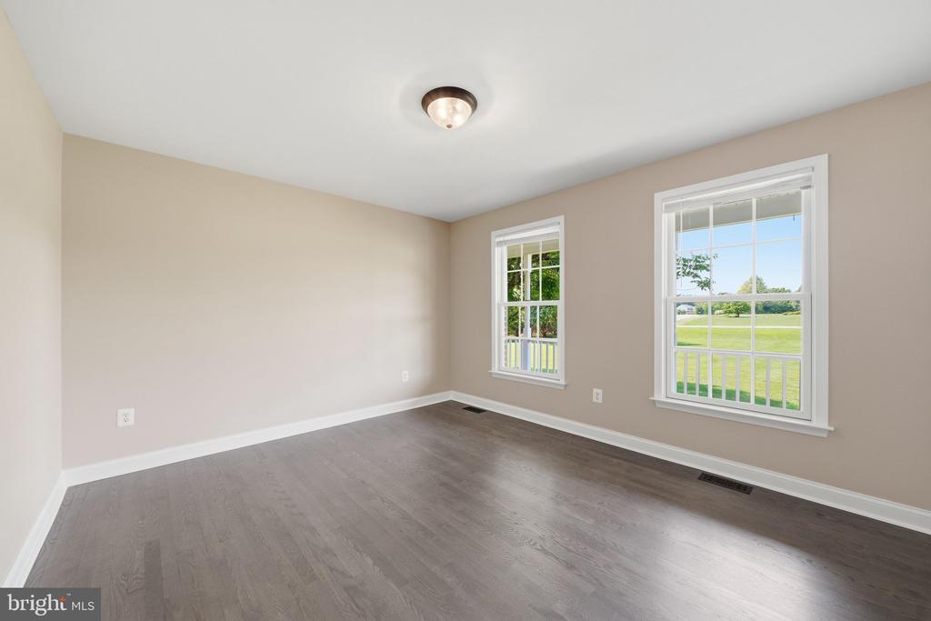 5325 HOLLOW TREE LANE