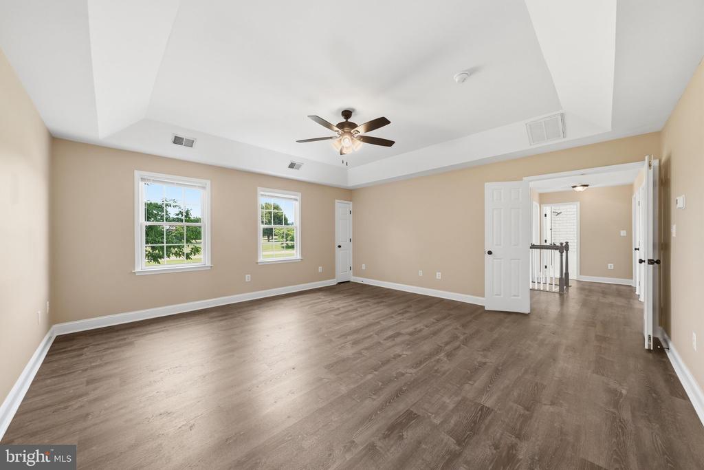 5325 HOLLOW TREE LANE