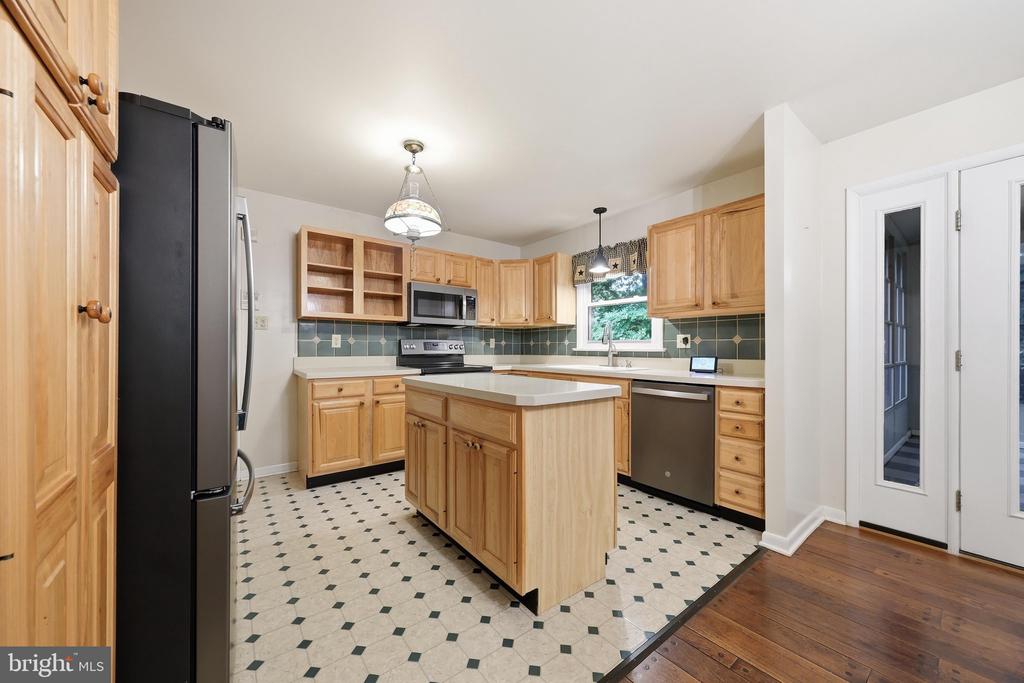 18309 WOODSIDE DRIVE