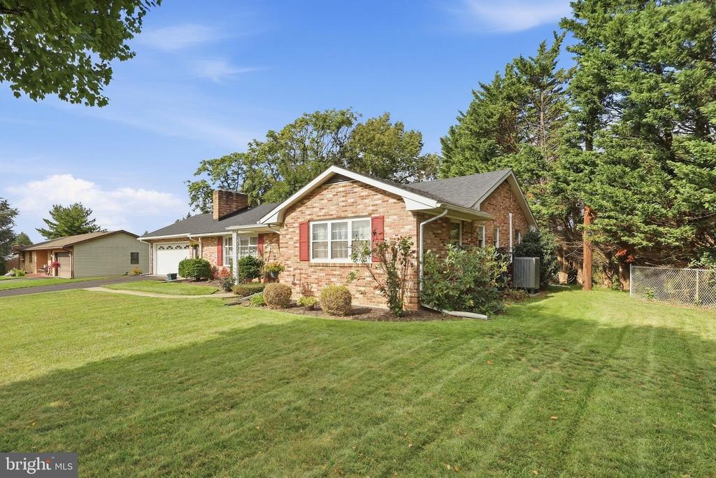 24 SPRINGFIELD LANE