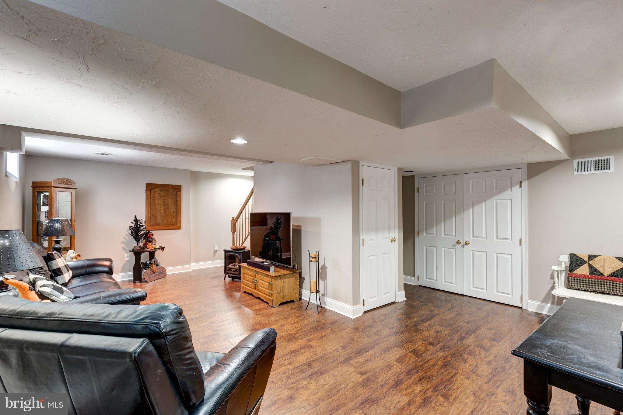 25 S Allwood DRIVE