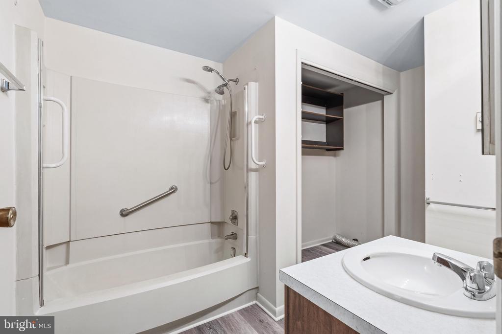 163-165 FAIRVIEW AVENUE AVENUE W