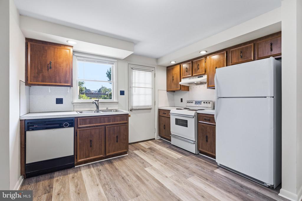163-165 FAIRVIEW AVENUE AVENUE W