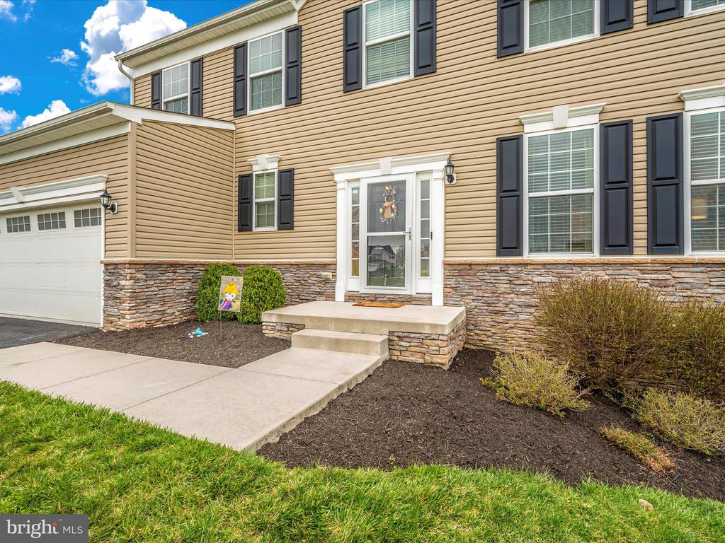 51 Portsmouth Ct N