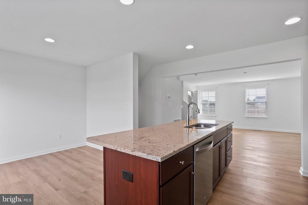 43 ANDOVER CT