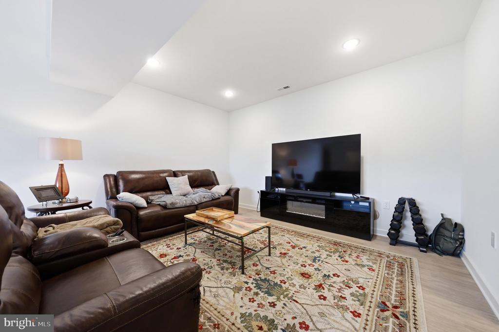 26 DULUTH DRIVE