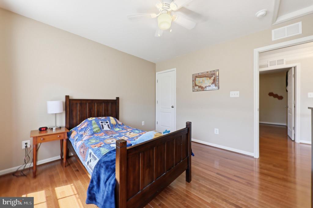 28 STONE RIVER COURT