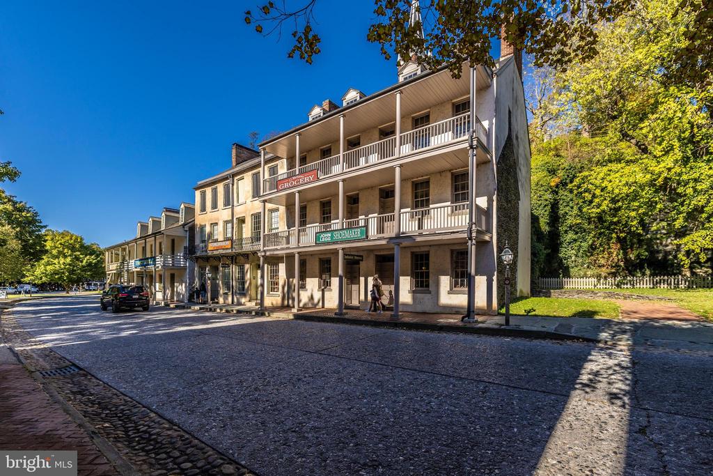 28 STONE RIVER COURT
