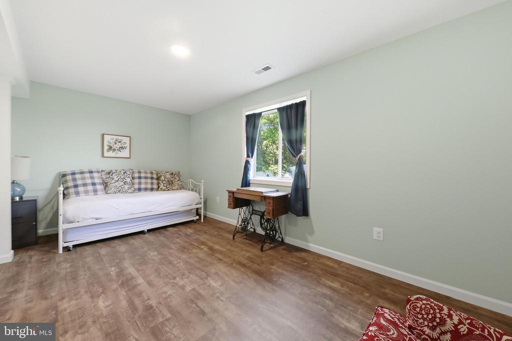 28 STONE RIVER COURT