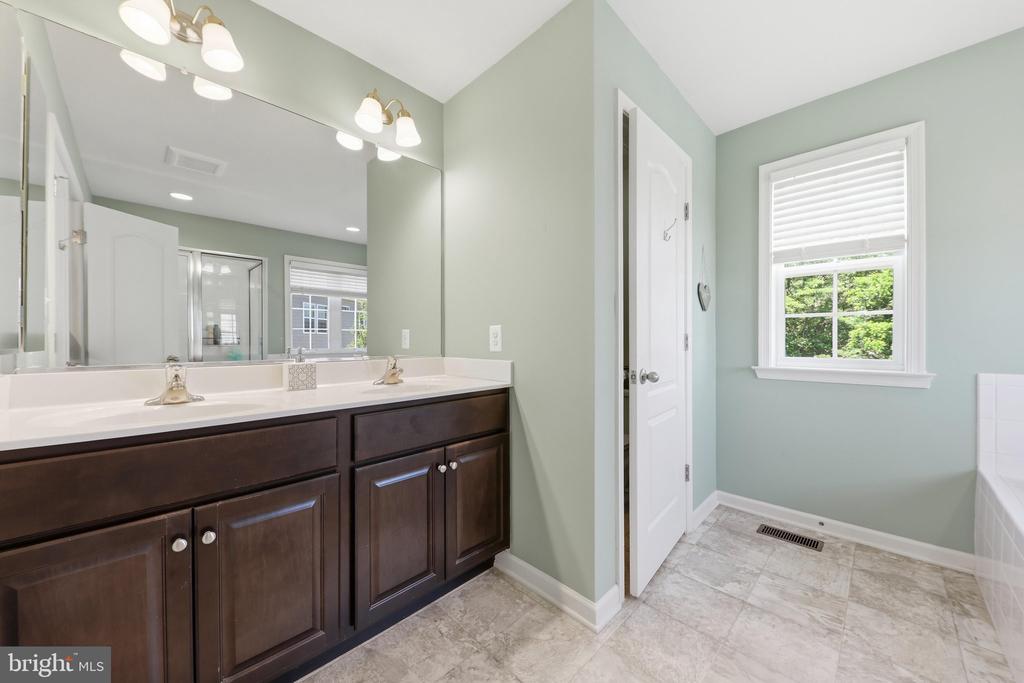 28 STONE RIVER COURT