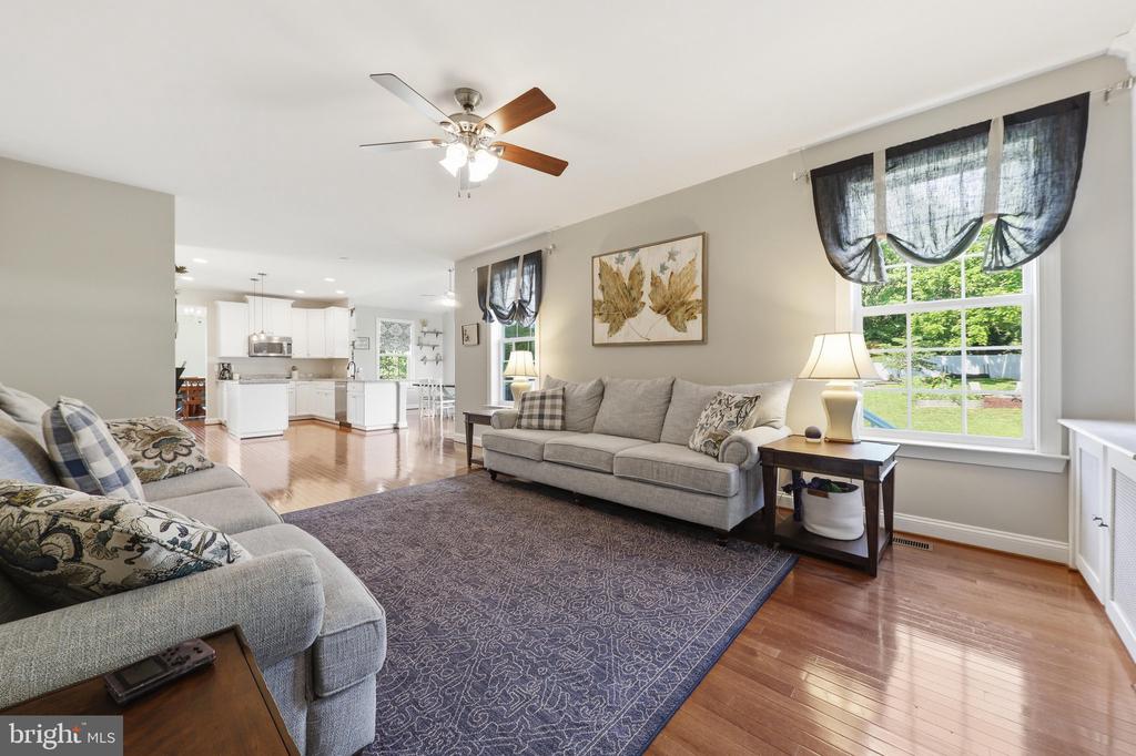 28 STONE RIVER COURT
