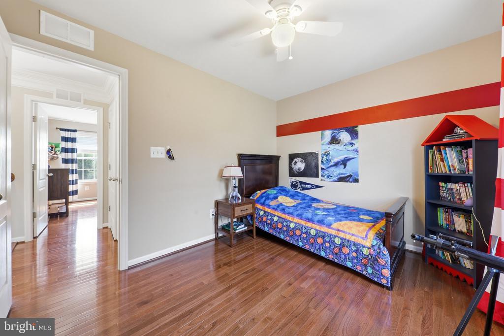 28 STONE RIVER COURT