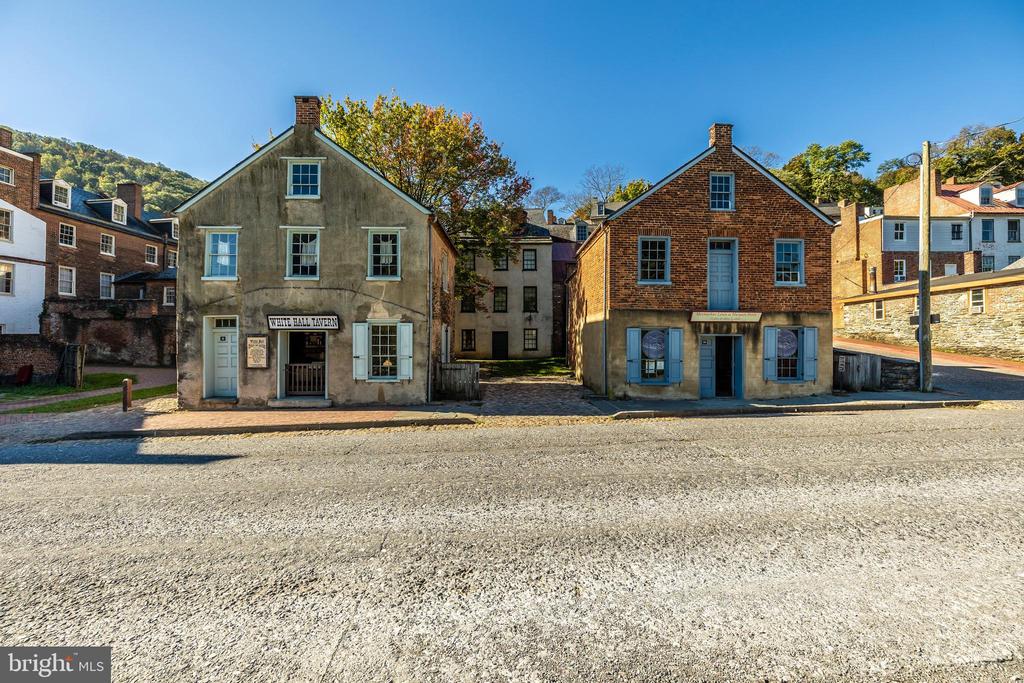 28 STONE RIVER COURT