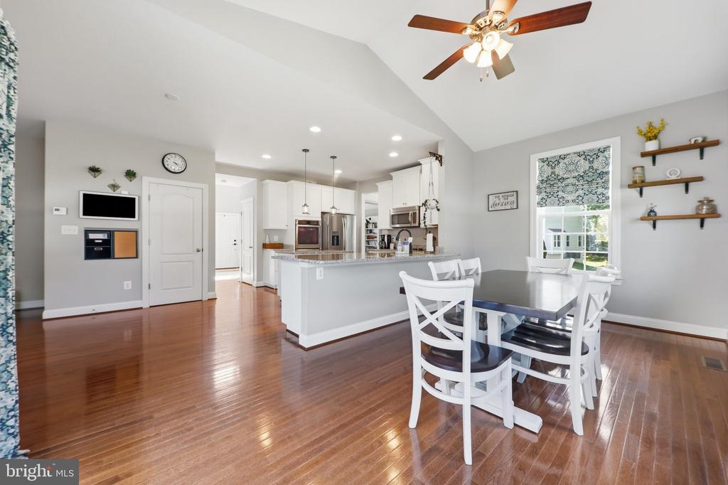 28 STONE RIVER COURT