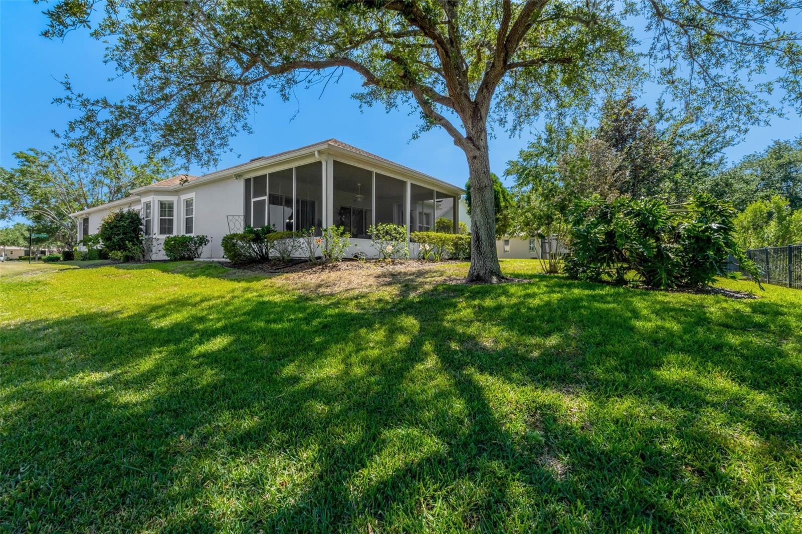 115 CRESCENT MOON DR