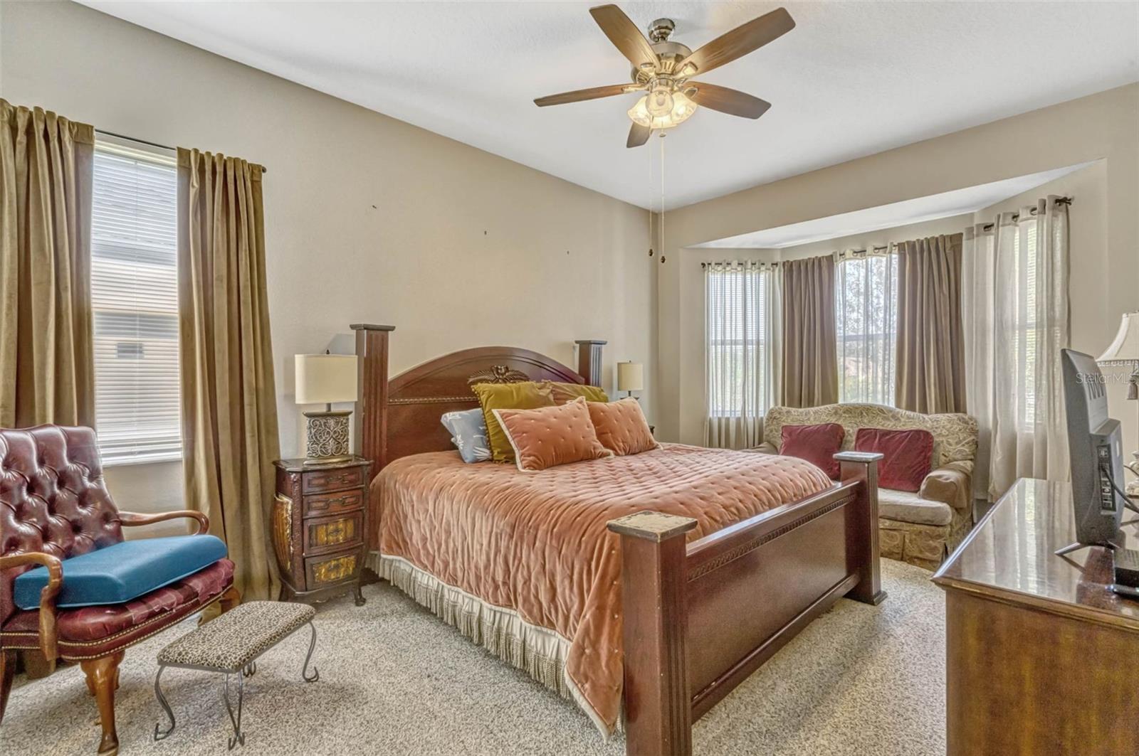 115 CRESCENT MOON DR