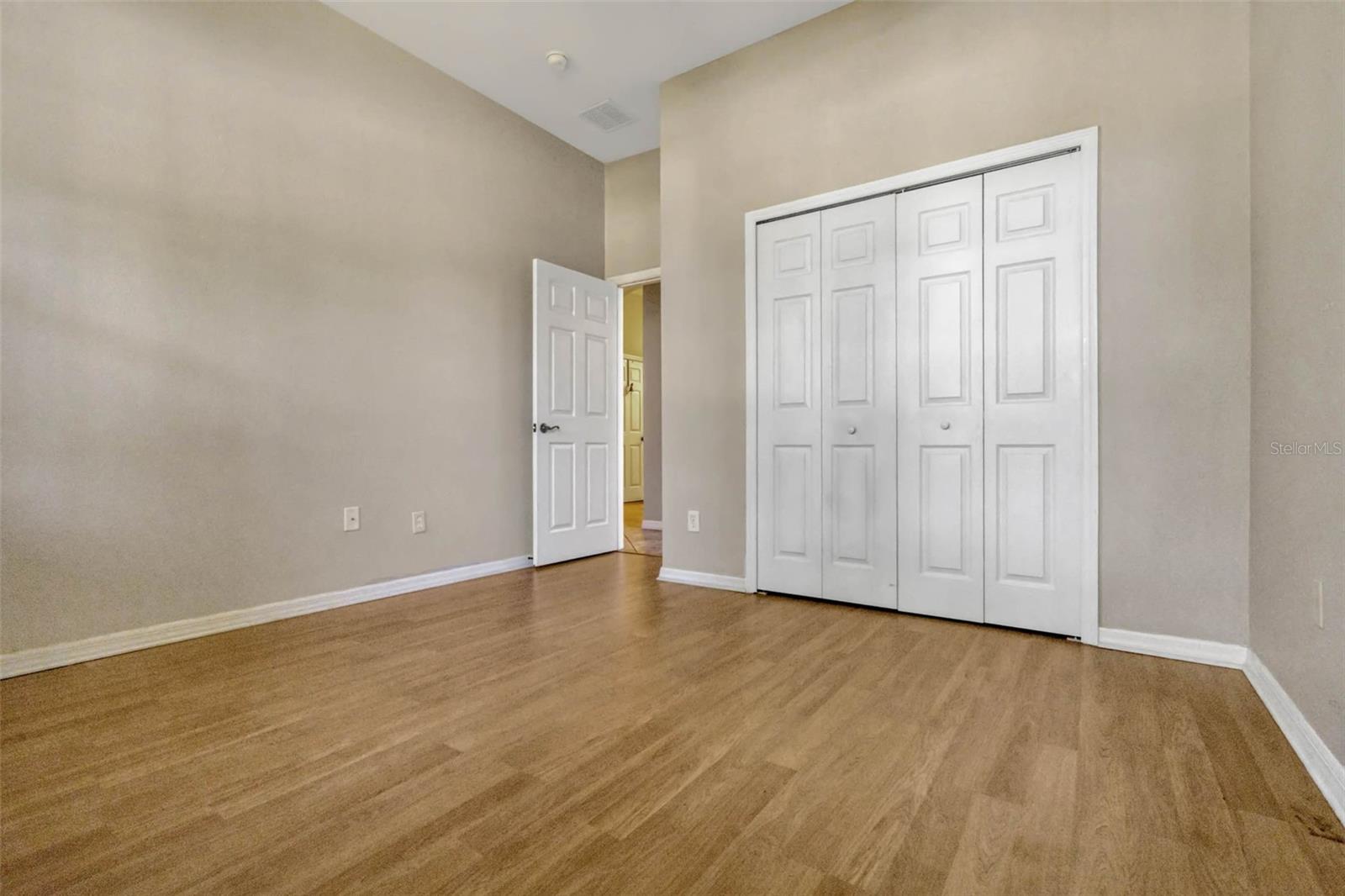 115 CRESCENT MOON DR