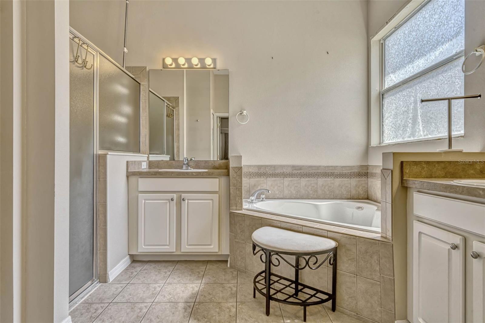 115 CRESCENT MOON DR